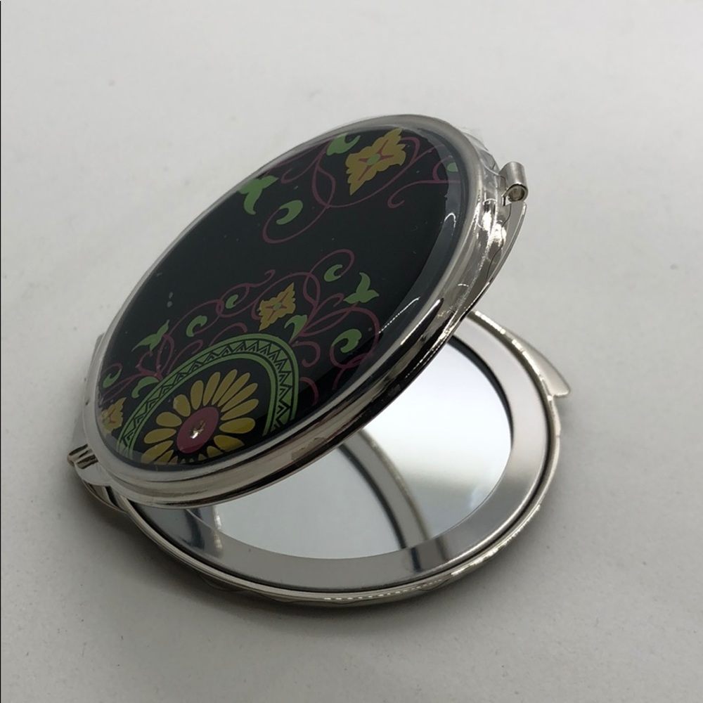 Compact Mirror - Picture 5 of 7